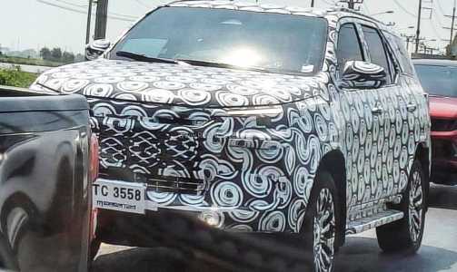 Flagra Toyota SW4 2027