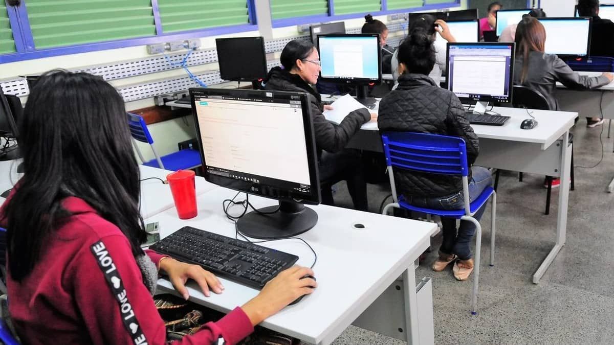 Mais de 80% dos alunos de licenciatura estão em cursos a distância