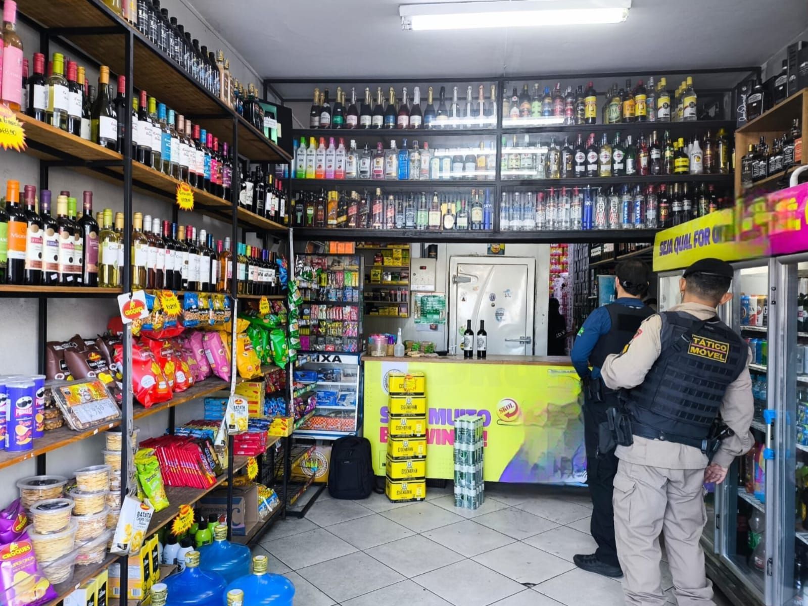 Ação da Receita Federal resulta na apreensão de bebidas alcoólicas em lojas de Varginha