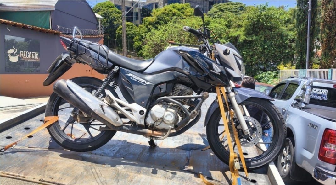 Moto irregular é apreendida em bairro de Varginha