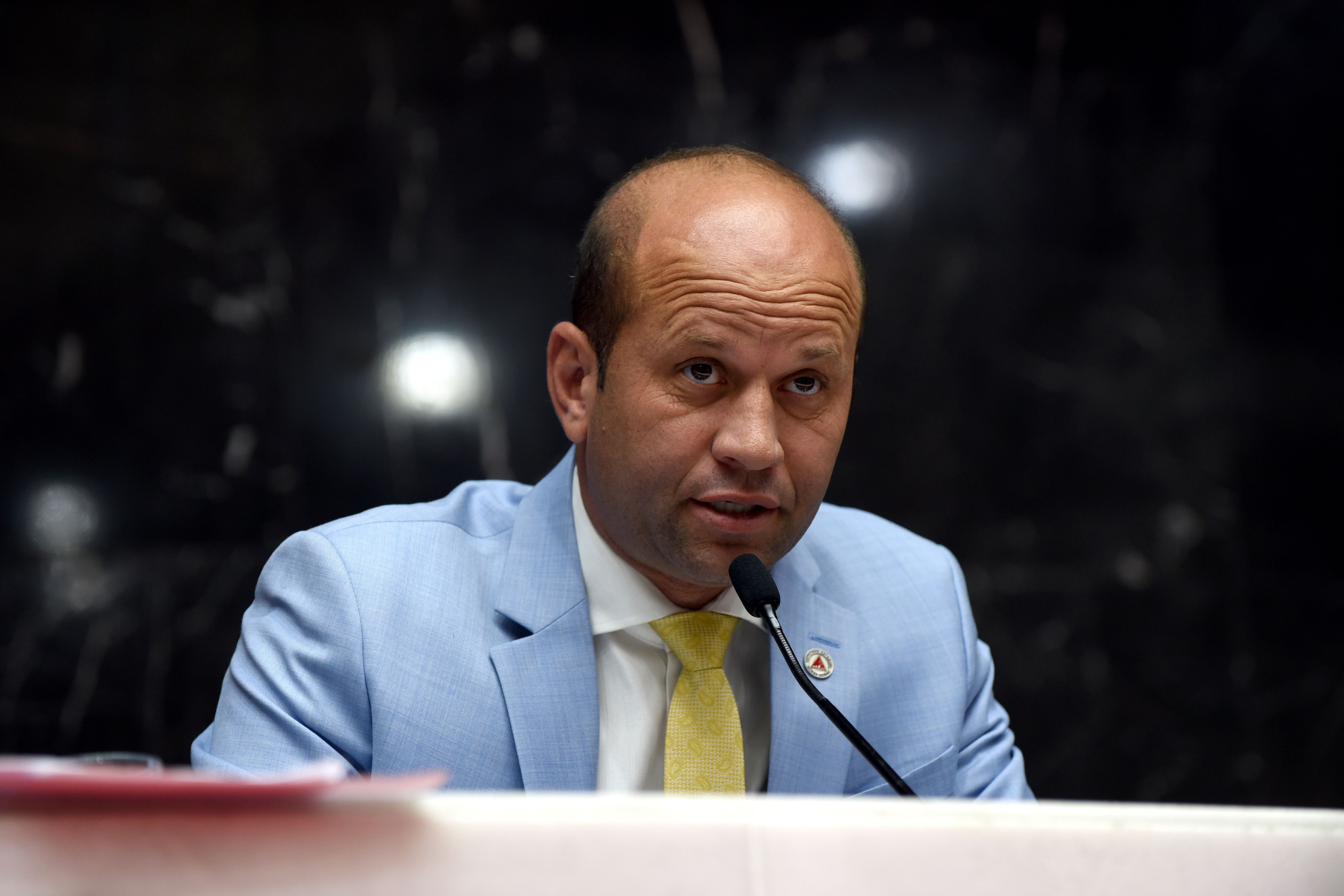 Deputado exibe itens de luxo após viagem aos EUA, mas nega irregularidades com a Receita Federal