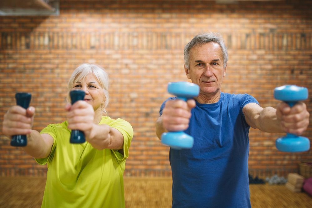 Exercício de força pode rejuvenescer o cérebro em até dois anos após os 60, aponta estudo