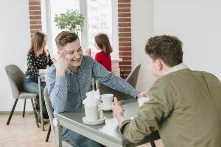Esquecer o nome de uma pessoa durante a conversa é mais comum do que se possa imaginar
