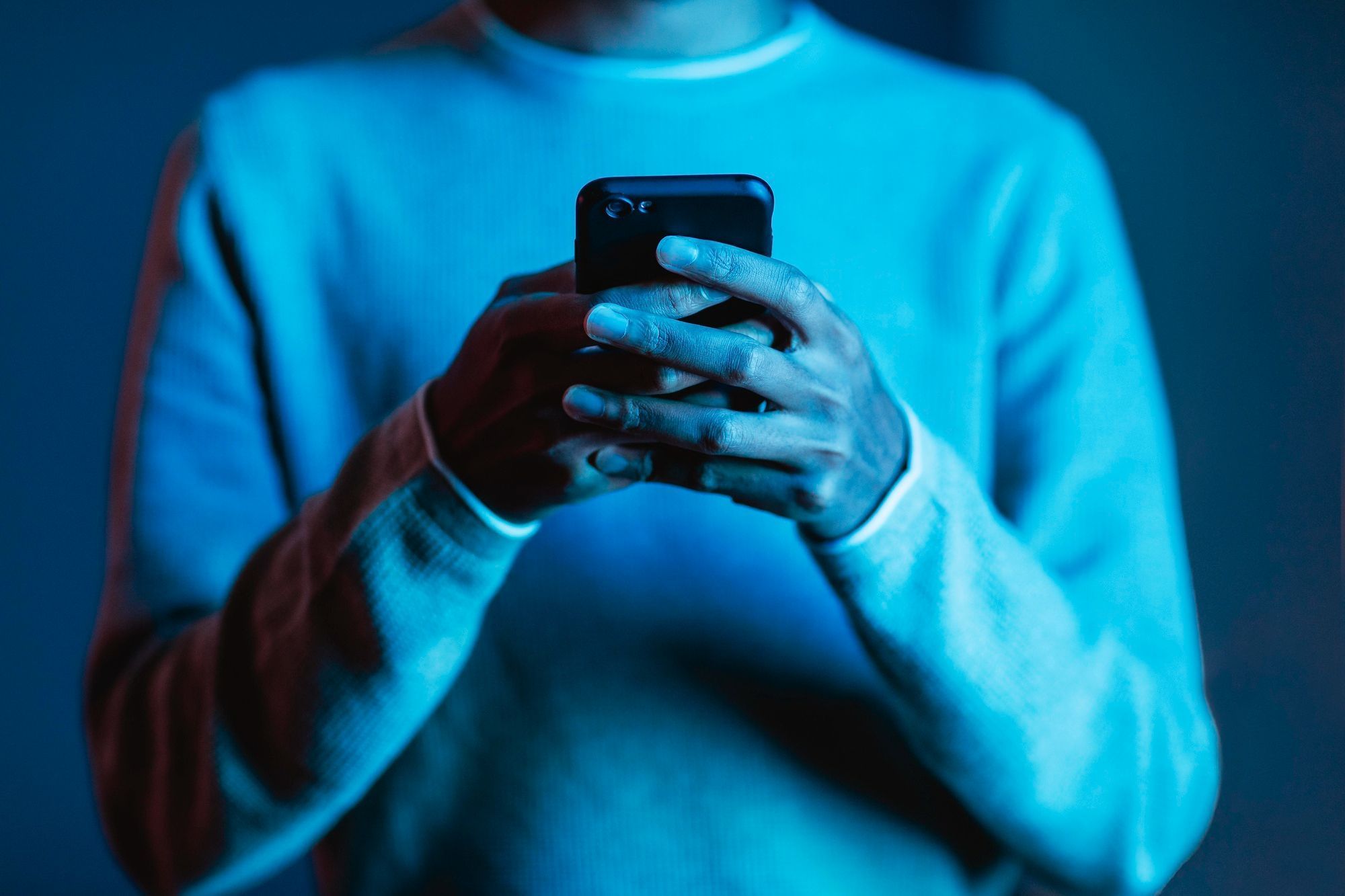 Garoto de programa é preso por extorsão após filmar ato sexual com cliente no Sul de Minas