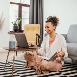 Como aplicar ergonomia no home office e proteger a saúde dos trabalhadores híbridos