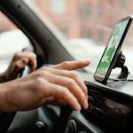 Motoristas da Uber denunciam problemas para sacar dinheiro do app: ‘não consigo trabalhar’