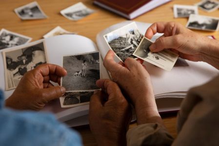 Tem fotos antigas? Veja o que você precisa para começar a restauração com IA