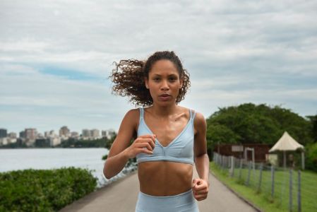 mulher treinamento corrida atividade fisica correndo