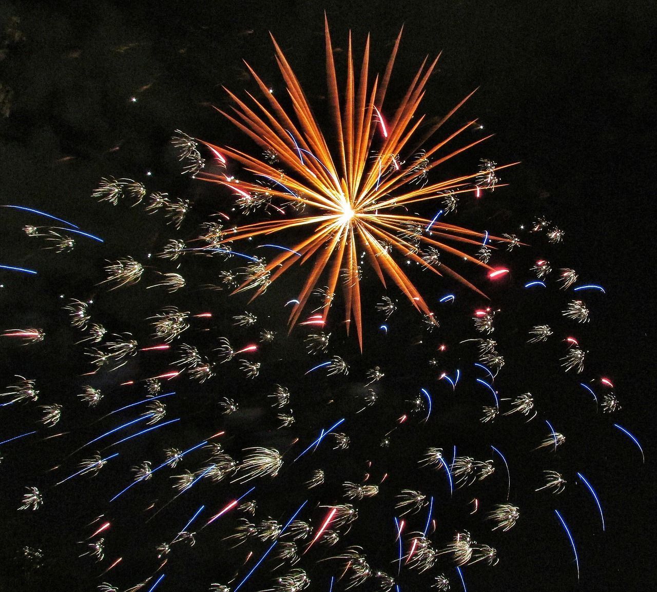 Festas em Varginha: Bombeiros alertam sobre fogos e bebidas na virada do ano