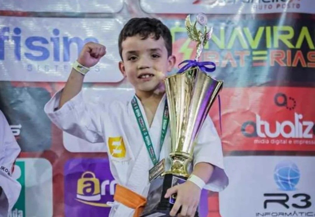 Atleta mirim de Jeceaba conquista medalhas em campeonato sul-americano de karatê