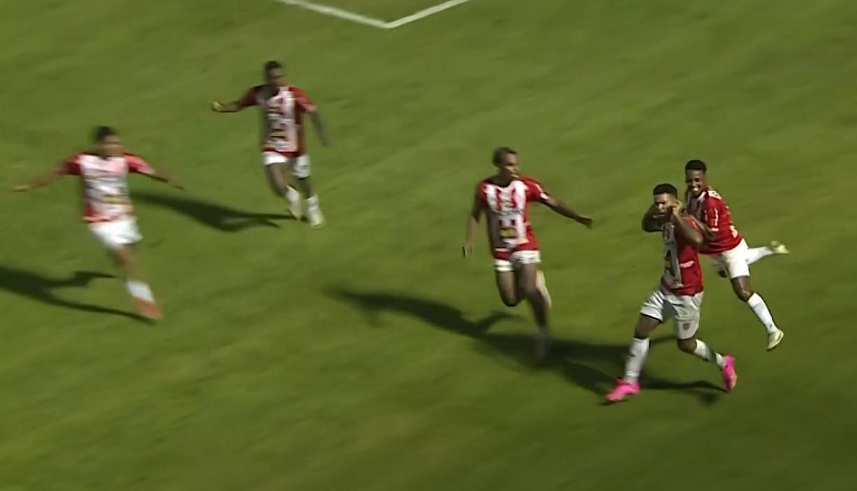 Villa Nova marca no fim, vence a Aparecidense e avança na Copa do Brasil