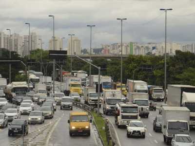 Dois suspeitos são baleados após perseguição na Marginal Tietê (SP) | CNN Brasil