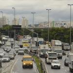 Empresa deve indenizar motorista de caminhão que sofreu acidente em avenida