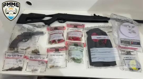 O suspeito e todo o material foram levados para a Delegacia de Polícia Civil, onde o caso segue em investigação.