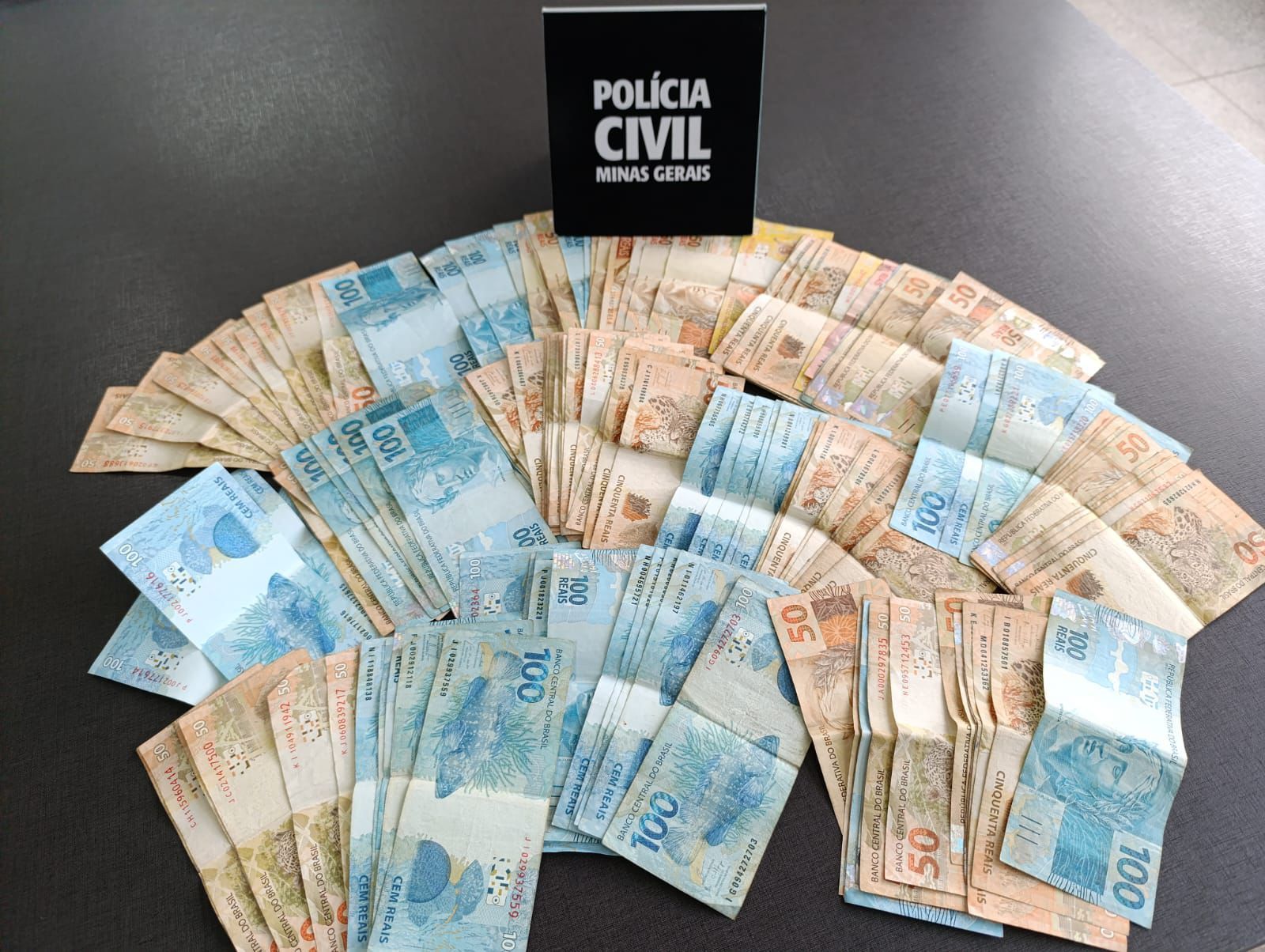 Sete pessoas são presas e mais de R$ 10 mil são apreendidos em ação da Polícia Civil