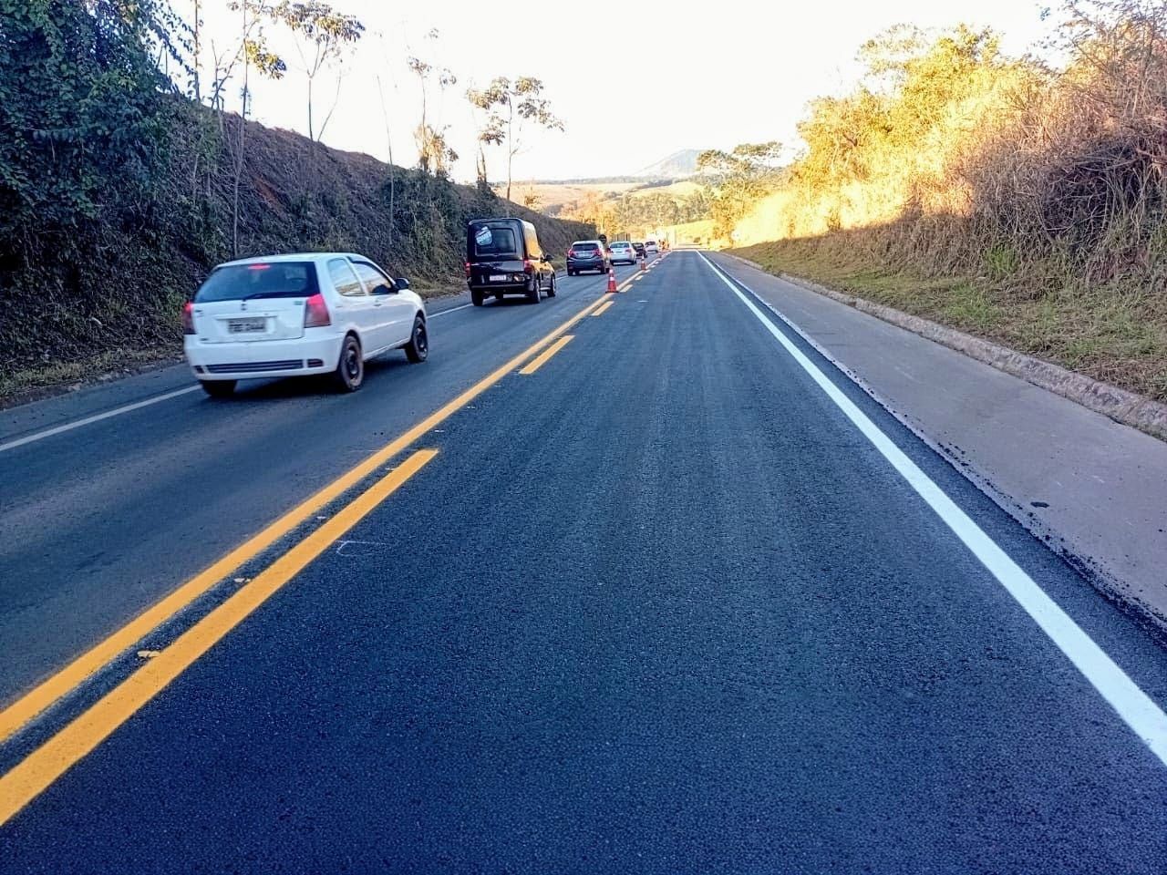 Obras de recuperação asfáltica são realizadas em rodovias do Sul de Minas