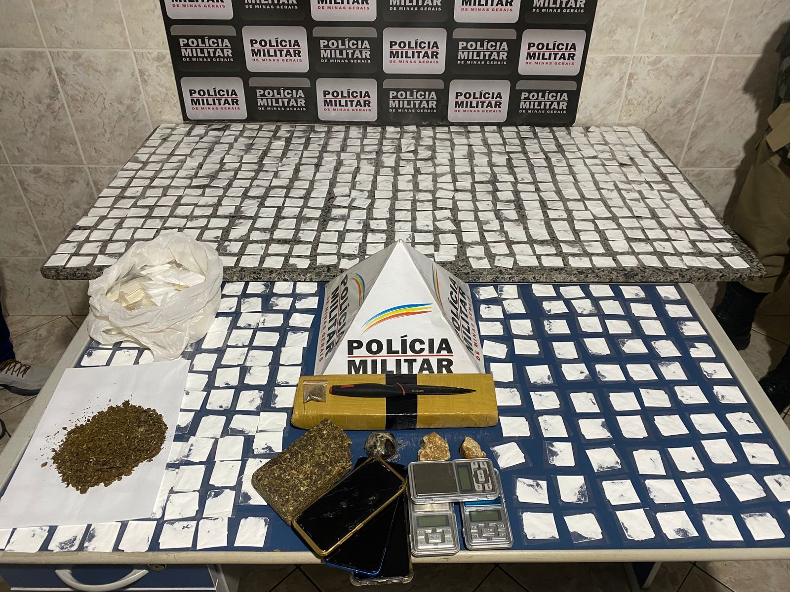 Polícia apreende quase mil papelotes de cocaína em Itapeva
