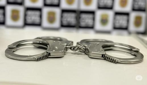 Casal é preso por associação ao tráfico de drogas em Alpinópolis.