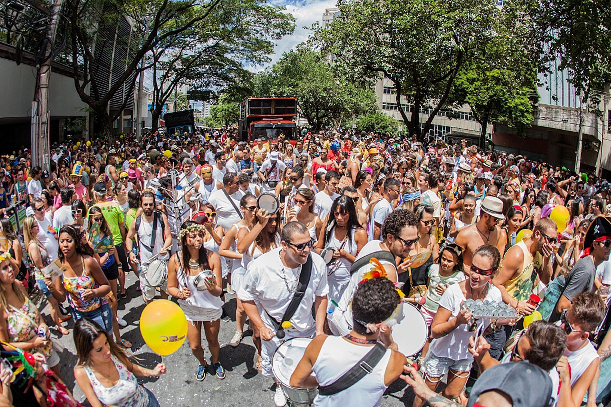 Quando é o desfile do É o Amô no Carnaval de BH 2024? Confira horários e trajeto do bloco