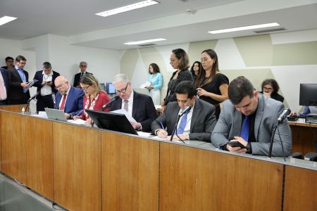 Comissão de Administração Pública deu aval a projeto que trata da proteção de crianças e adolescentes