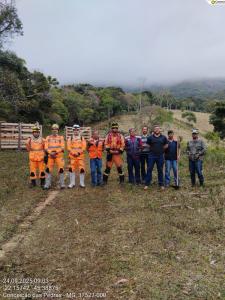 Fogo resiste à chuva e mobiliza forças de segurança em três cidades do Sul de Minas.