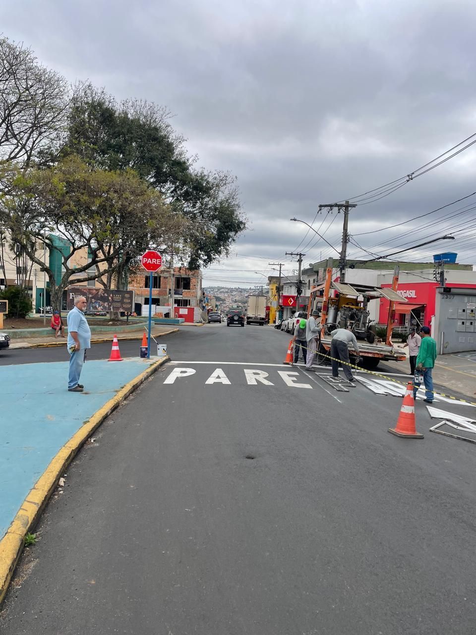 DEMUTRAN revitaliza sinalização em ruas do bairro Sion