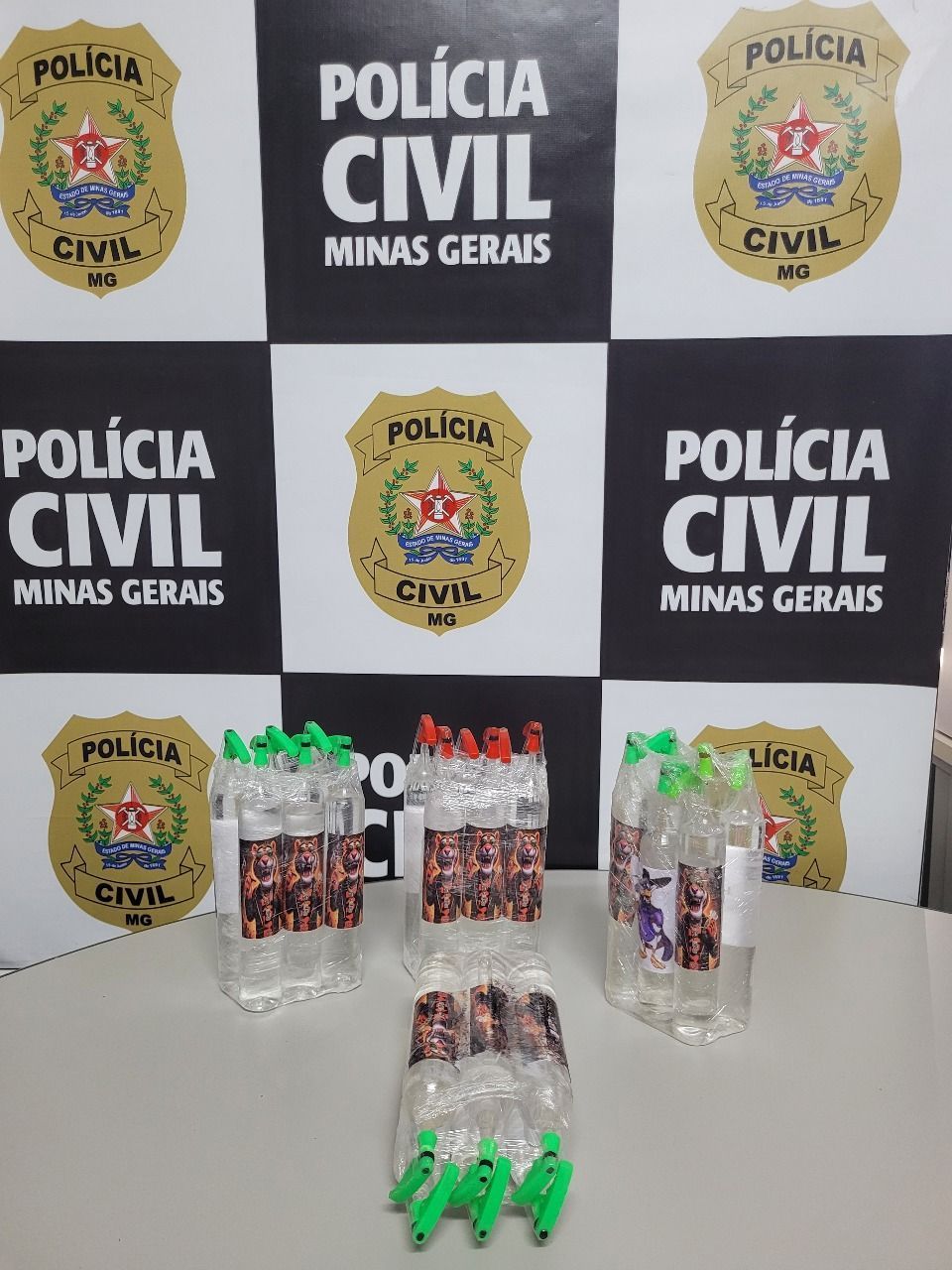 Homem é preso com tubos de lança-perfume em Passos