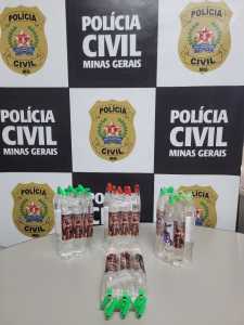 Polícia prende jovem com encomenda de lança-perfume em Passos.