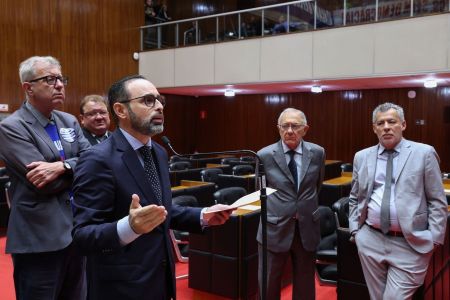 Oposição apresentou questão de ordem contra conclusão da reunião no Plenário da Assembleia