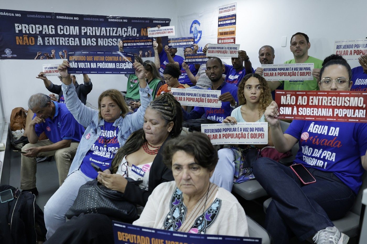 Trabalhadores da Copasa aprovam greve por tempo indeterminado contra PEC do Referendo