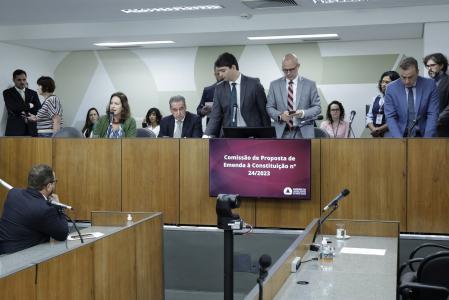 Discussão se iniciou durante a manhã, na primeira reunião da Comissão nesta terça-feira (28)