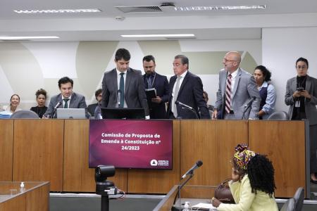 Proposta foi analisada em comissão especial nesta terça-feira (28)