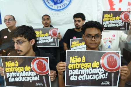 Discussão na Assembleia foi adiada para esta terça-feira (18)