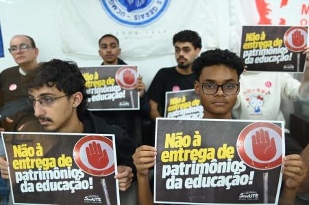 Discussão na Assembleia foi adiada para esta terça-feira (18)