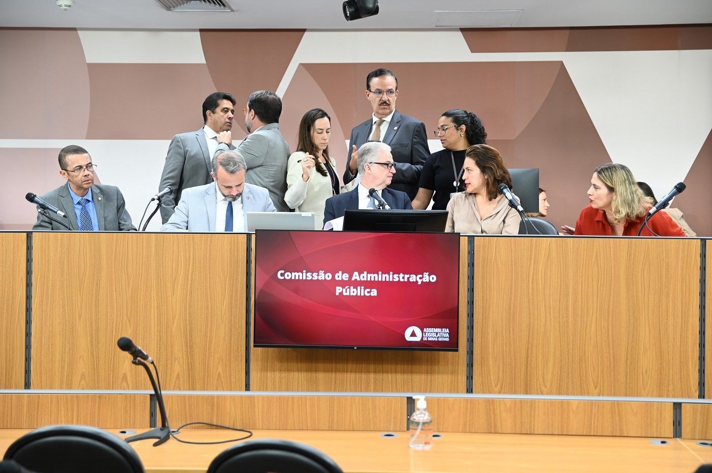 Comissão da Assembleia aprova parecer do teto de gastos do Propag