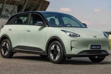 Geely EX2 é vendido com desconto para taxistas e motoristas de aplicativos