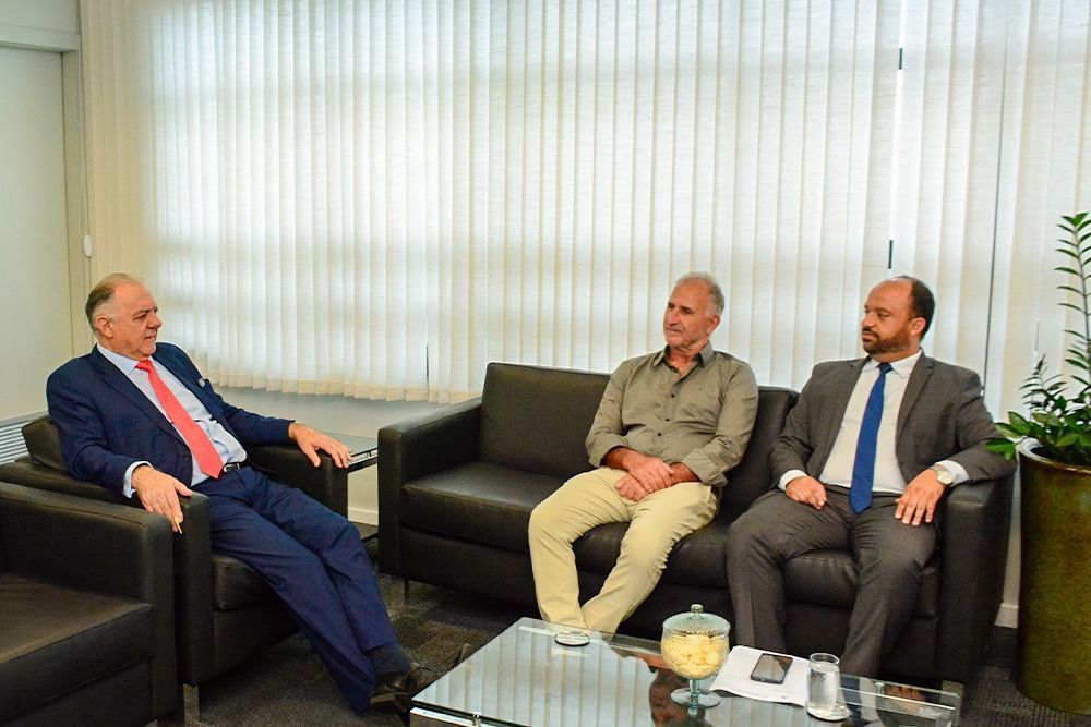 Prefeito de Elói Mendes visita Tribunal de Justiça