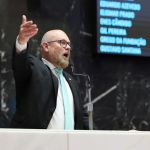 Oposição quer barrar decreto de Zema que muda como estado comanda estatais