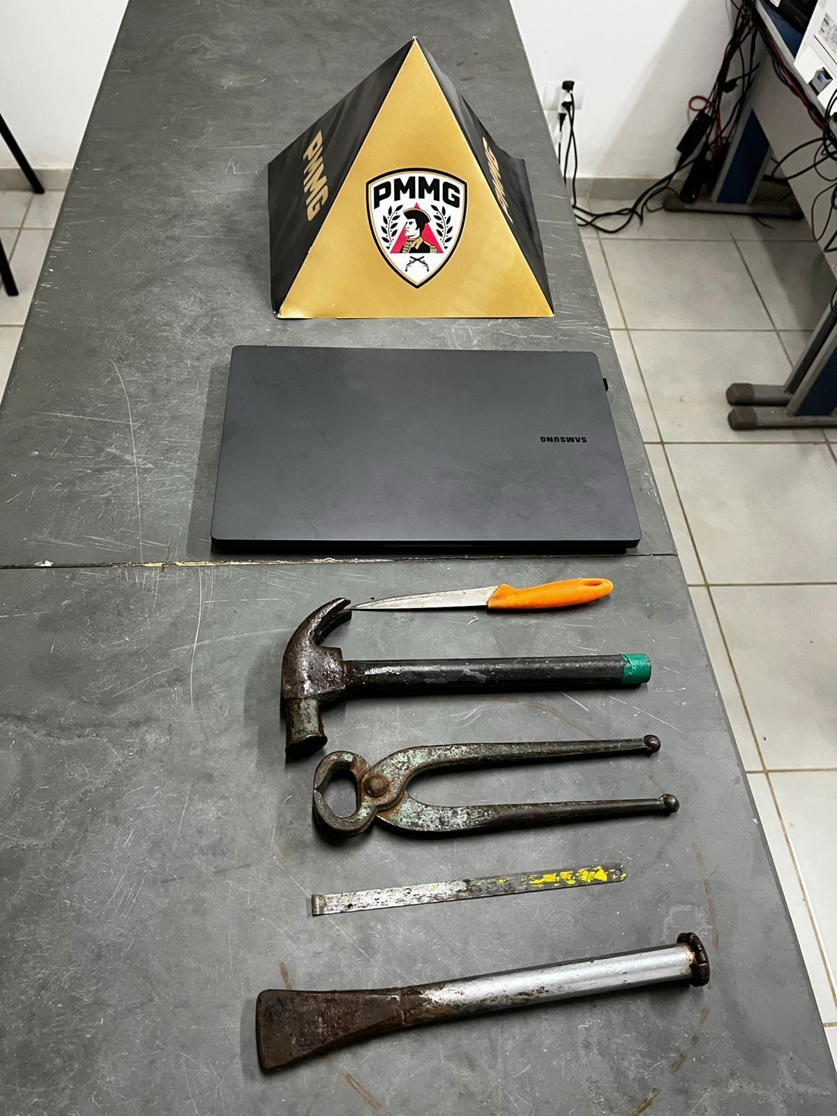 Polícia Militar prende dupla após arrombamento a restaurante em Pouso Alegre