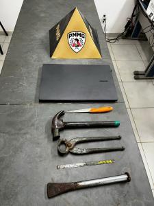 Um detalhe que chamou a atenção dos policiais foi o histórico de um dos presos, de vinte e sete anos, que já tem vinte e oito passagens pela polícia pelo crime de furto.