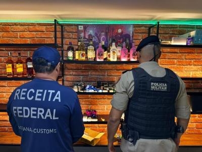 Receita Federal e PM realizam apreensão de vapes e mercadorias contrabandeadas em Passos.