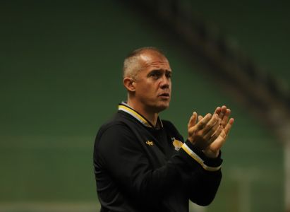 Eduardo Baptista tem duas opções para a lateral esquerda do Criciúma
