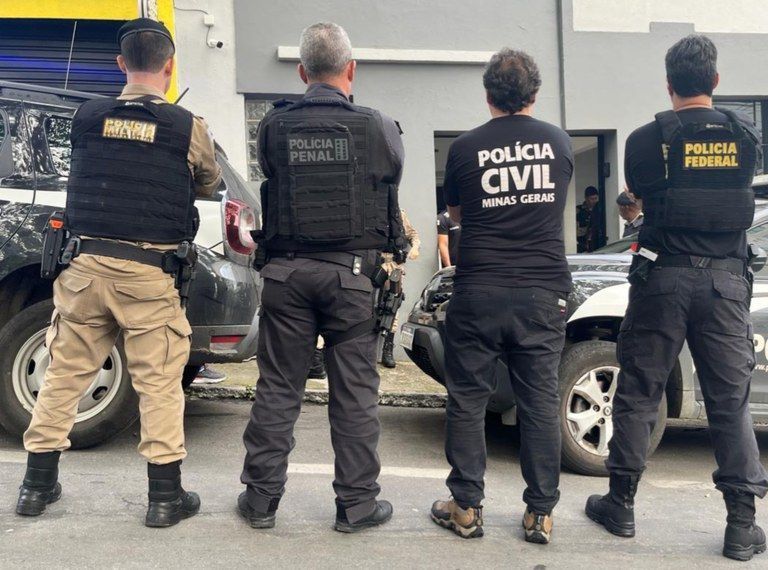 Jovem mineiro foragido por roubo é localizado e preso enquanto viajava para Goiás