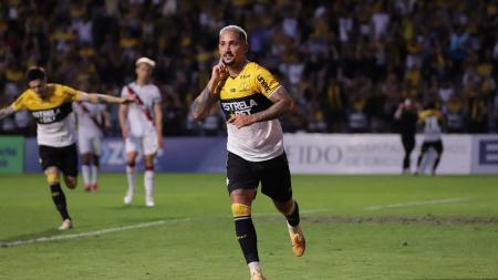 Jhonata Robert marcou o gol da vitória do Criciúma sobre o Atlético-GO