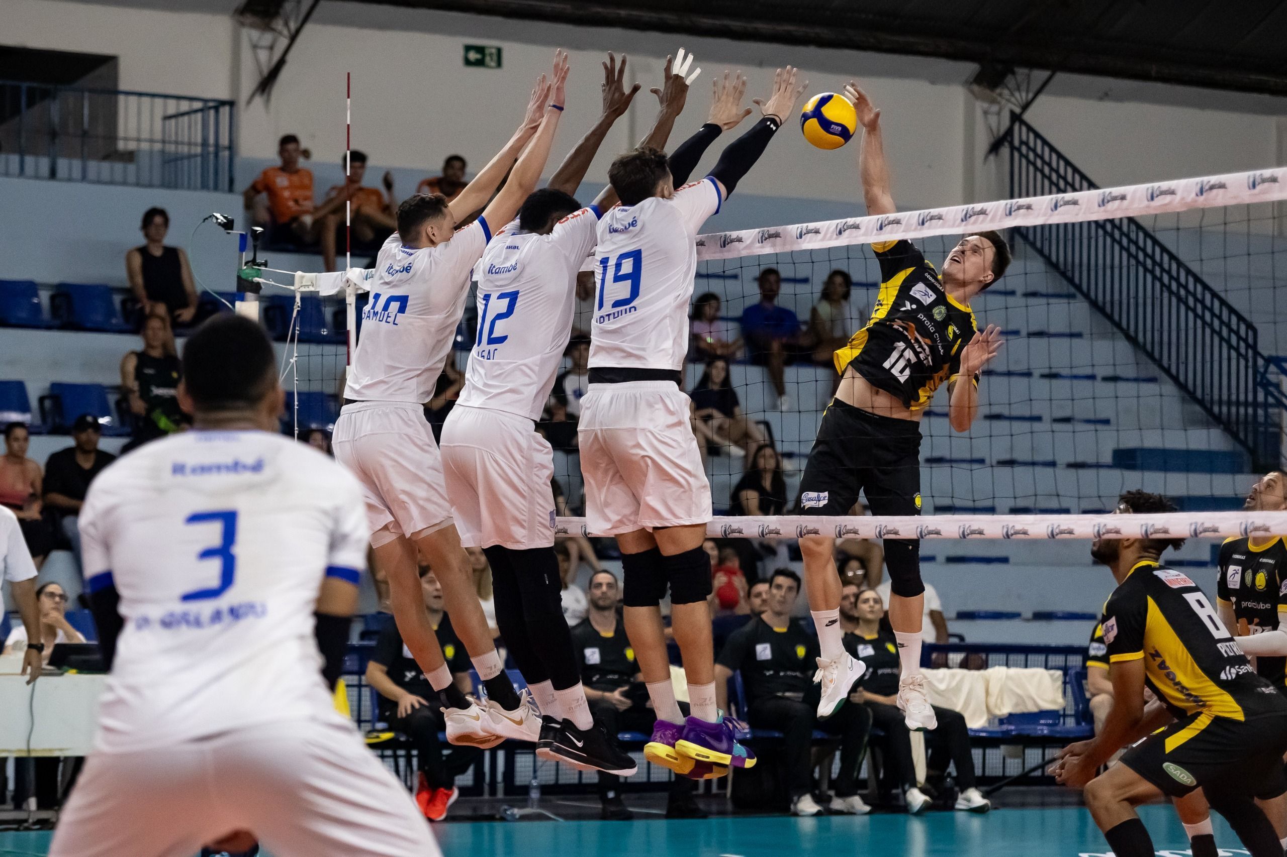 Itambé Minas vence Praia fora de casa e assume vice-liderança da Superliga Masculina