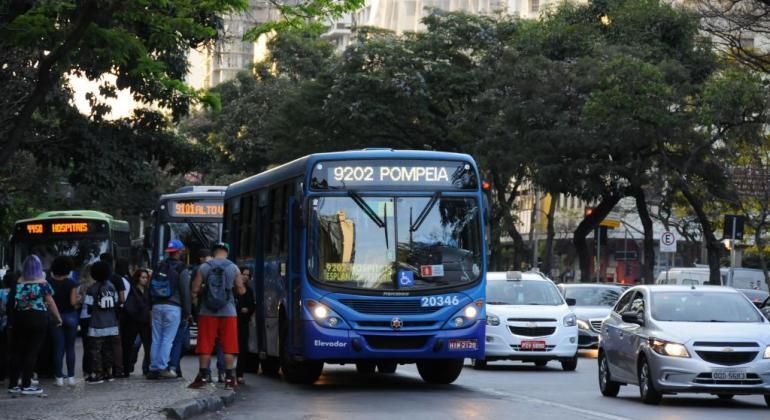 Câmara de BH rejeita projeto de Fuad que concedia isenção para empresas de ônibus