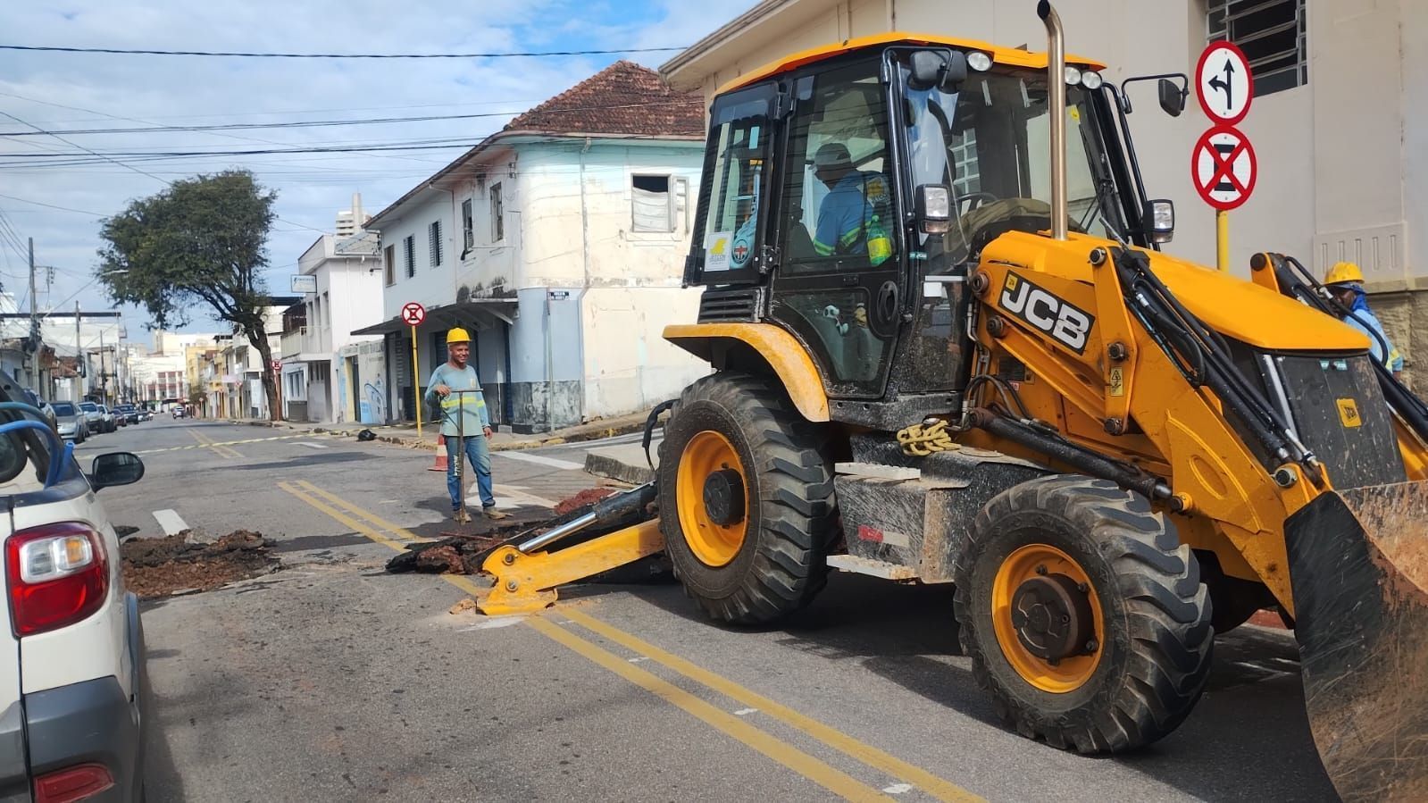 Varginha: Obras interditam parte da Rua Tiradentes no Centro nesta sexta