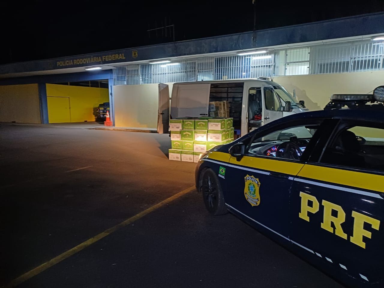 Casal é preso após furtar caixas de uísque em rodovia do Sul de Minas