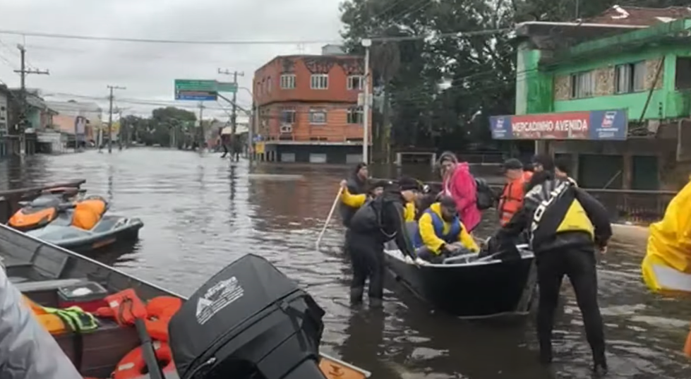 Vídeo: nível da água sobe e moradores precisam deixar casas novamente em Canoas (RS)