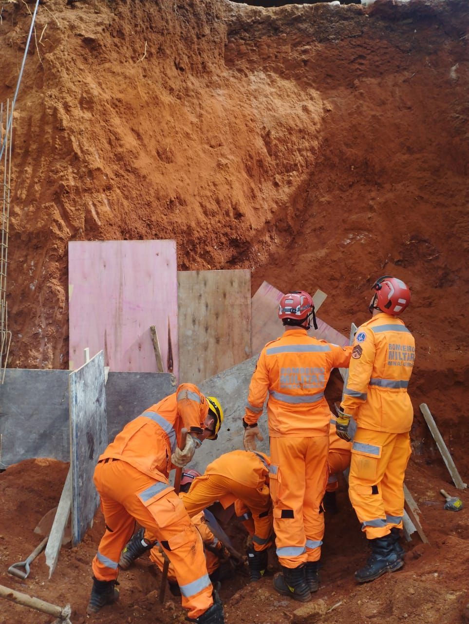 Trabalhador morre soterrado em obra no Sul de Minas